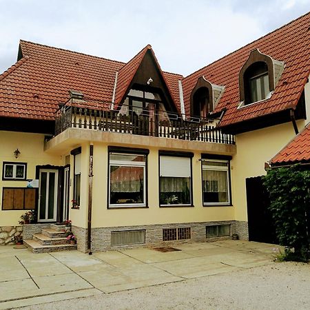 Revesz Vendeghaz Hotel Harkány Buitenkant foto