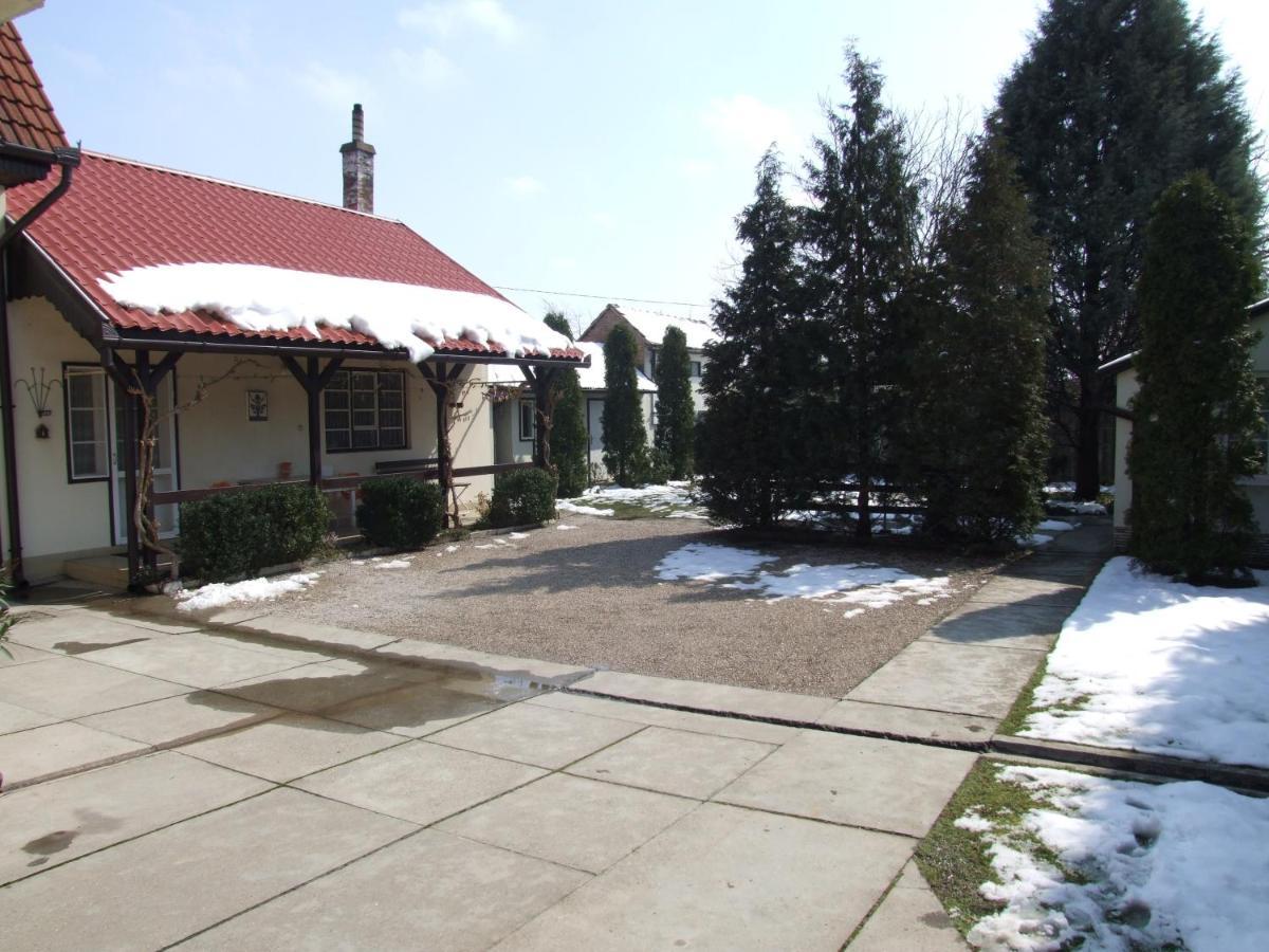 Revesz Vendeghaz Hotel Harkány Buitenkant foto