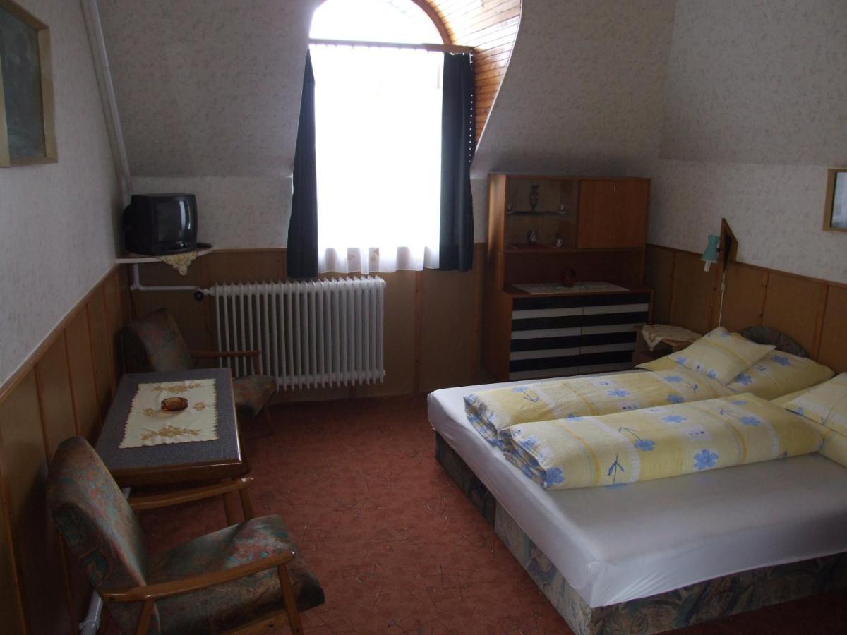 Revesz Vendeghaz Hotel Harkány Kamer foto